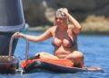 Биби Рекса устроила яхт-вечеринку на Ибице после выступления на «Love Island»