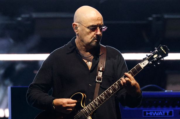Боунхед из Oasis впервые вышел на связь после новостей о раке