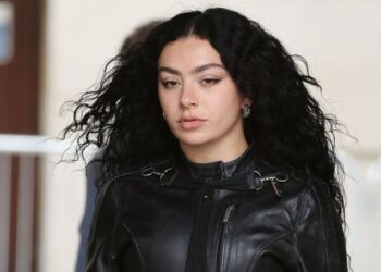 Charli XCX извинилась перед слушателями BBC Radio 1 за неловкую оплошность