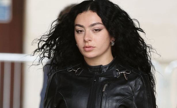 Charli XCX извинилась перед слушателями BBC Radio 1 за неловкую оплошность