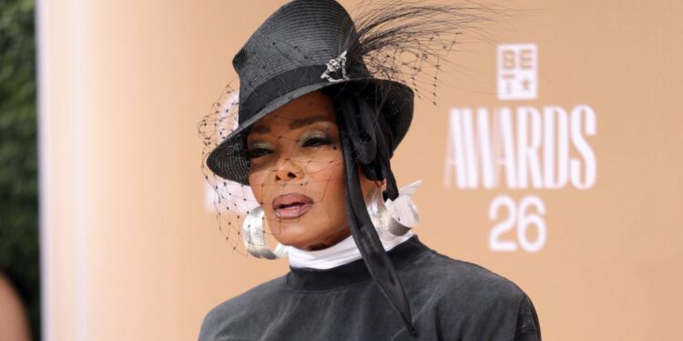 Джанет Джексон вышла в свет на BET Awards-2026 и сделала стильное заявление