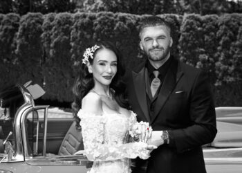 Джей Уоуу восторгается «невероятными» гостями на свадьбе, проигнорировав коллег по «Берегу»