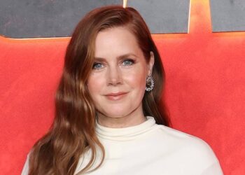 Эми Адамс спасла мужчину с ножевым ранением благодаря роли в старом сериале