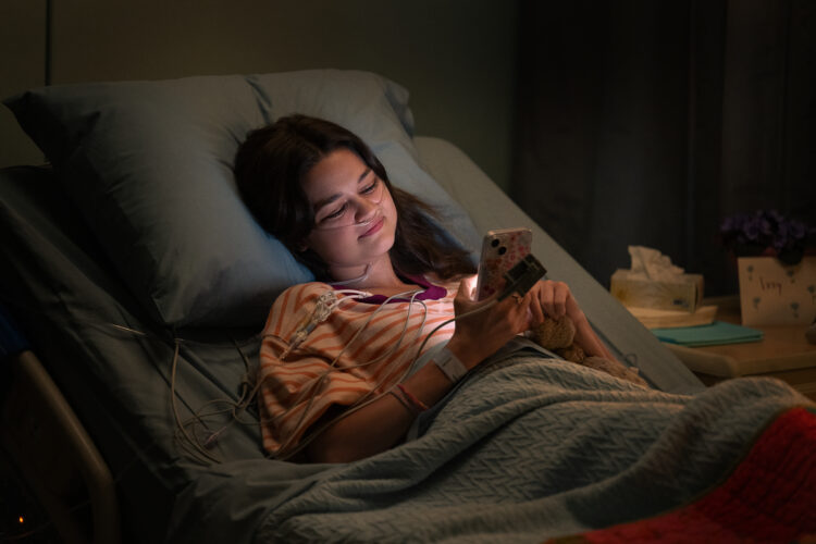 «Голосовые сообщения для Изабель»: новый ромком Netflix оказался неожиданно хорош