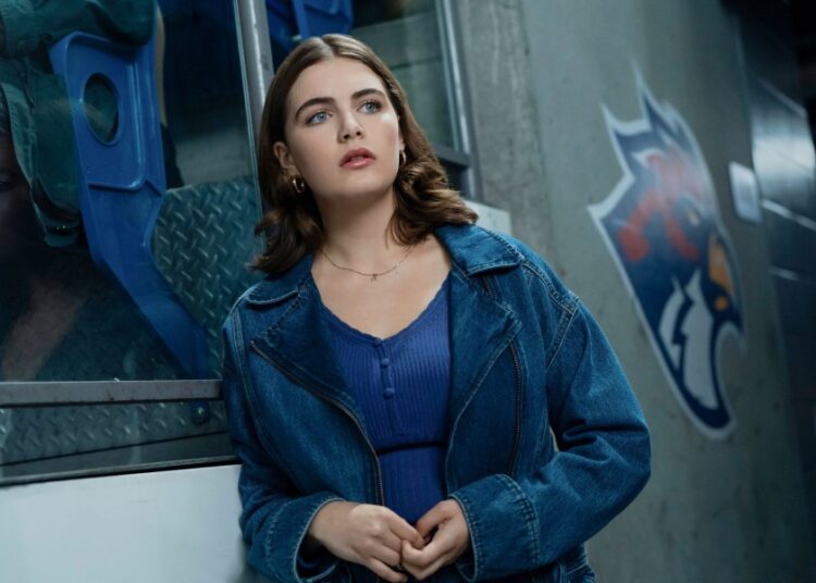 Кто с кем встречается: романтические линии актёров сериала «Вне кампуса»