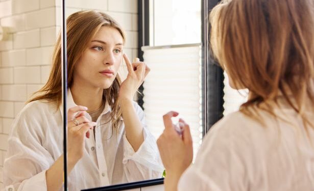 Почти 40% женщин покупают косметику, не понимая состав: Skin Rocks запускает «ликбез» для красоты