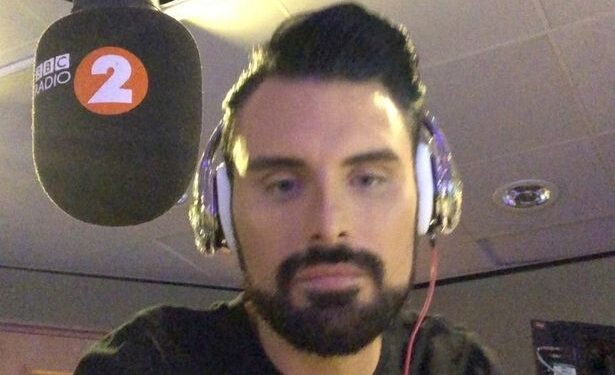 Райлан Кларк пропустил эфир на Radio 2 и обвинил «всех, кроме себя»