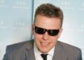 Саггс из Madness рассказал, как Боуи проверил, жив ли он после падения со сцены