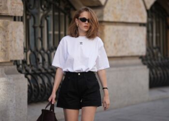Шорты за $13, которые визуально делают ноги длиннее: находка для невысоких девушек