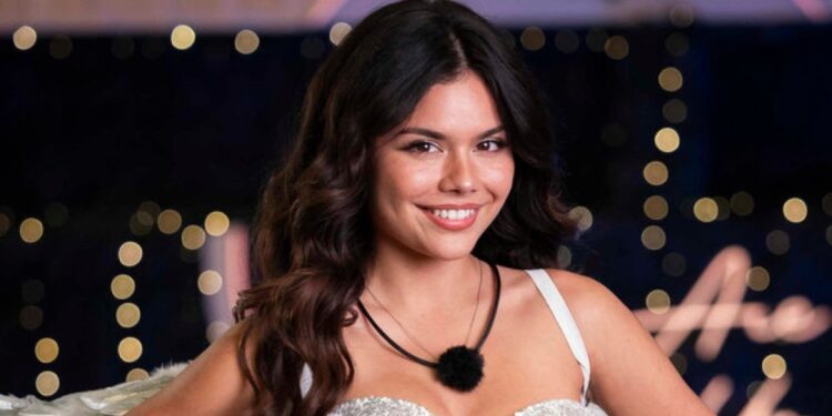 Участница «Love Island USA» Аланна Кизер вылетела из шоу из-за расистского скандала
