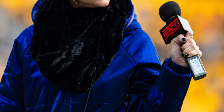 «Я позвонила вашему любимому тренеру»: журналистка Dianna Russini избежала штрафа хитрым приёмом