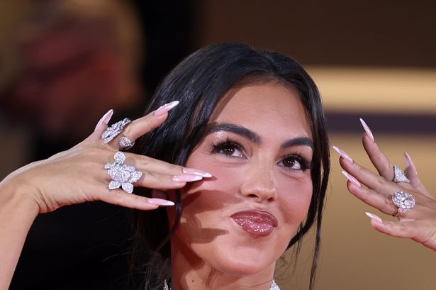 Жёны футболистов ЧМ-2026: какие хитрости используют WAGs, чтобы сиять на трибунах