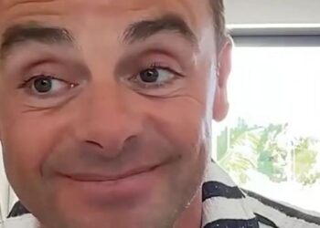 Ант МакПартлин опозорился на массаже: «Стоял в одних носках»