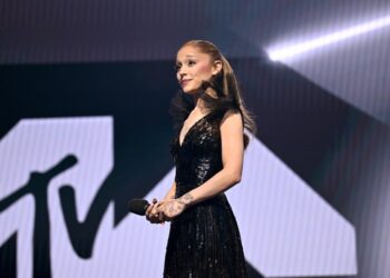 Ариана Гранде подала в суд на хакеров из-за сливов песен