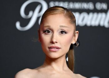 Ариана Гранде ввела тотальный дресс-код на сумки для лондонских концертов