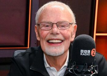 Боб Харрис из BBC Radio 2 обратился к слушателям после новостей о раке