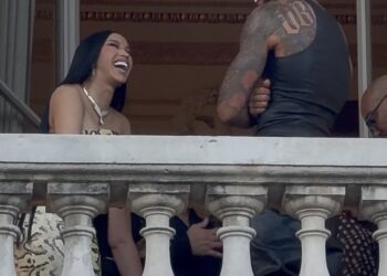 Cardi B и звезда футбола Мадука Окойе: флирт на неделе моды в Париже