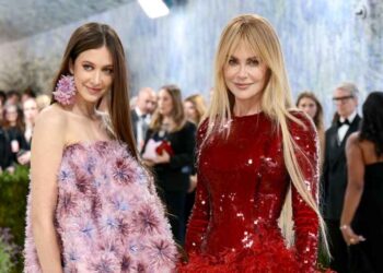 Дочь Николь Кидман и Кита Урбана вышла на подиум Dior в Париже