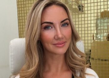 Доктор Леа Тоттон раскрыла секрет кожи, который звезды хотят сделать этим летом