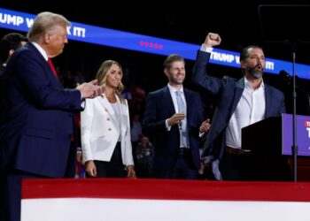 Дональд Трамп пошутил про «тройничок» с сыновьями