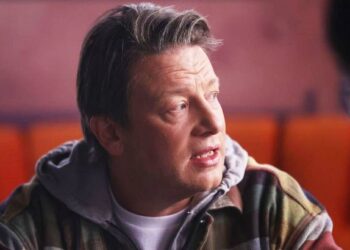 Джейми Оливер бросил вызов премьер-министру: «Дети заслуживают большего»