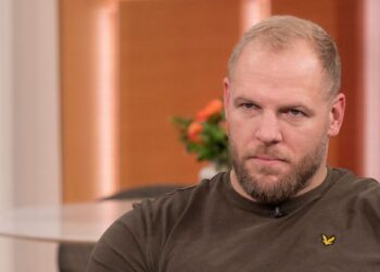 Джеймс Хаскелл: 12 недель на Ибице после родов жены