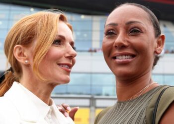Джинджер против Мел Би: фанаты Spice Girls заподозрили неладное после юбилейного поста