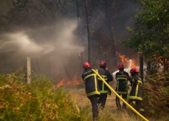 Джордж и Амал Клуни эвакуировались из дома во Франции из-за лесных пожаров