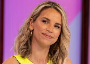 «Ей стоило бы уже научиться»: Vogue Williams раскритиковала новый брак Кэти Прайс