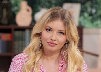Эми Харт проплакала всё утро: «Я потеряла себя в материнстве»