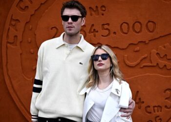 Эмма Робертс вышла замуж: на свадьбе была тётя Джулия