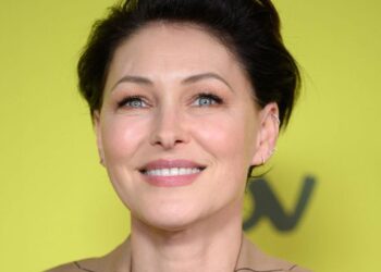 Эмма Уиллис не сдержала слёз на церемонии Attitude: трогательное признание о детях