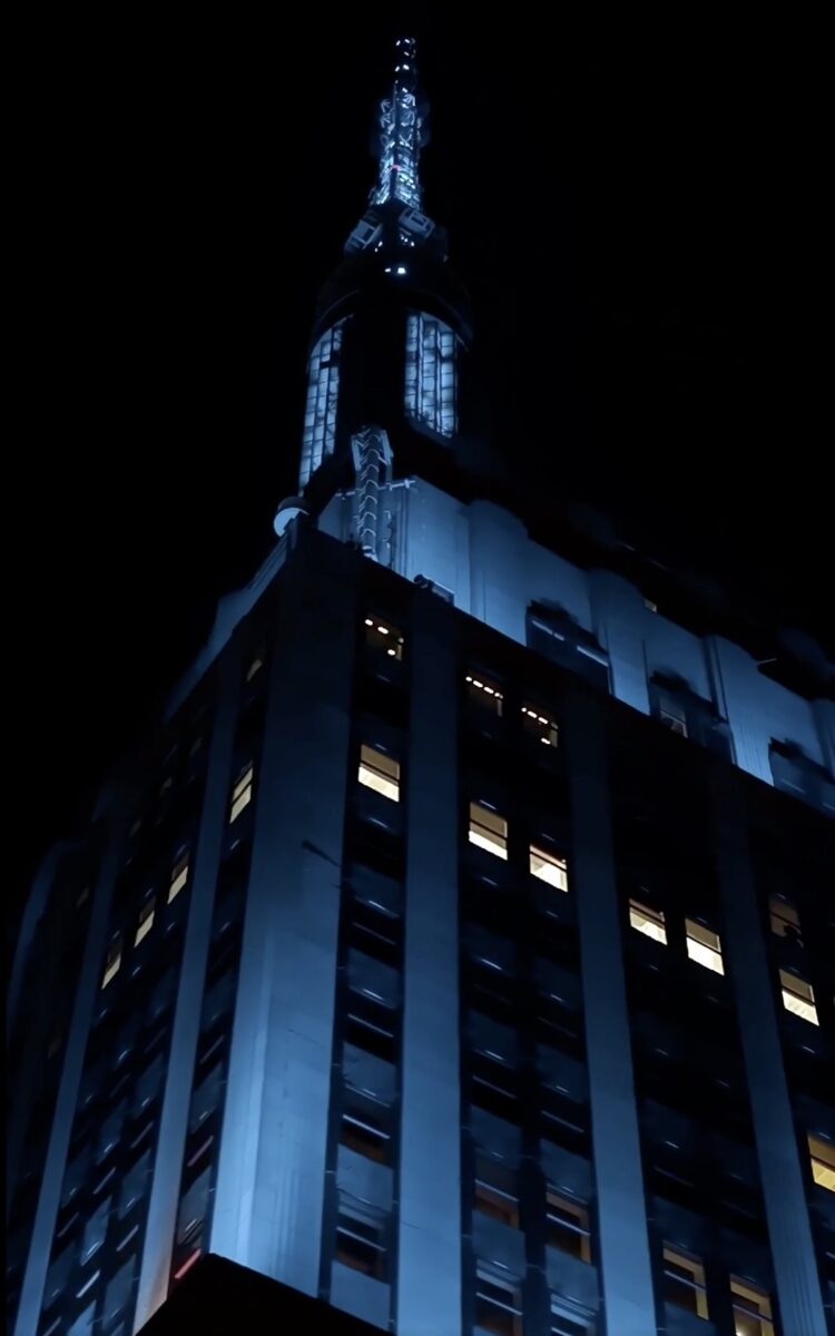 Empire State Building зажёгся в честь свадьбы Тейлор Свифт и Трэвиса Келси