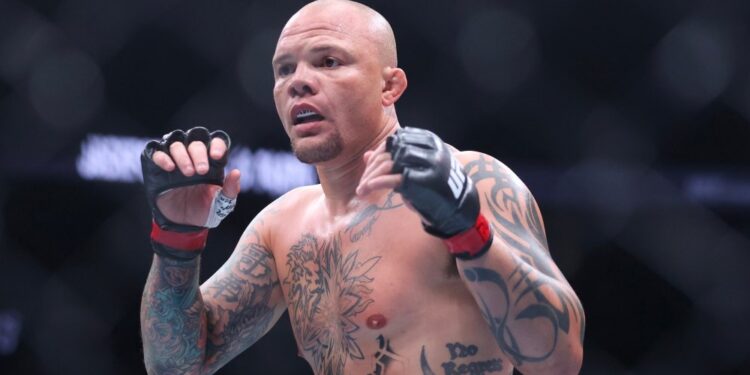 Энтони Смит под запретом: бойцу UFC закрыли контакты с женой после ареста