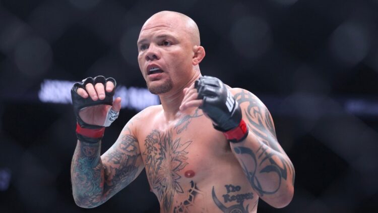 Энтони Смит под запретом: бойцу UFC закрыли контакты с женой после ареста
