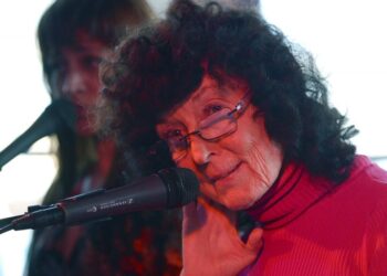 Фолк-певица Линда Перхакс пропала после выписки из дома престарелых