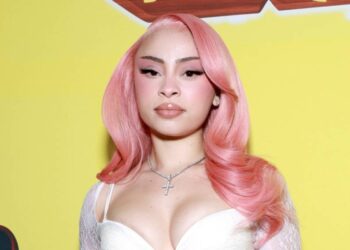 Ice Spice показала самый большой пирсинг языка в мире за 50 тысяч долларов