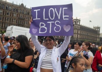 Как BTS навсегда изменили правила общения музыкантов с фанатами