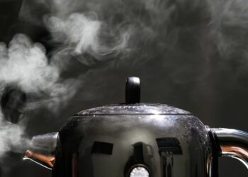Как незаметно утекают деньги за свет: 3 простых шага к экономии