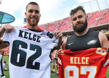 Келсы против всех: как семья главной звезды NFL делит любовь между двумя братьями