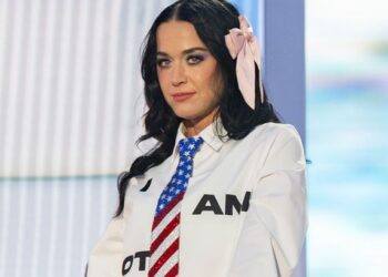 Кэти Перри устроила шоу с намёками на бывших на фестивале в Бленхеймском дворце