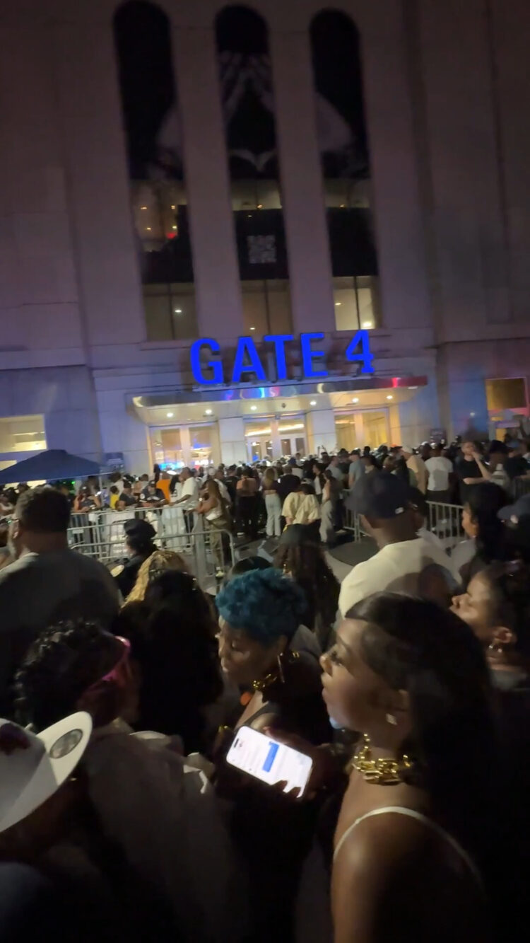 Концерт Jay‑Z на Yankee Stadium обернулся хаосом: фанаты прорвали охрану