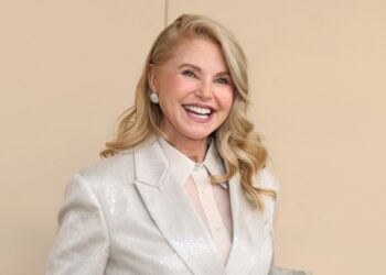Кристи Бринкли показала идеальное летнее платье для женщин 50+