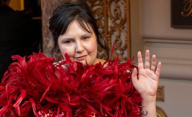 Лена Данэм затмила всех на свадьбе Тейлор Свифт: гости в шоке от откровенного тоста