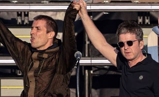 Лиам Галлахер ответил фанатам на фоне слухов о воссоединении Oasis в 2027 году