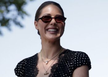 Луиза Томпсон нашла тональник, который выдержал 10 часов солнца и Уимблдон
