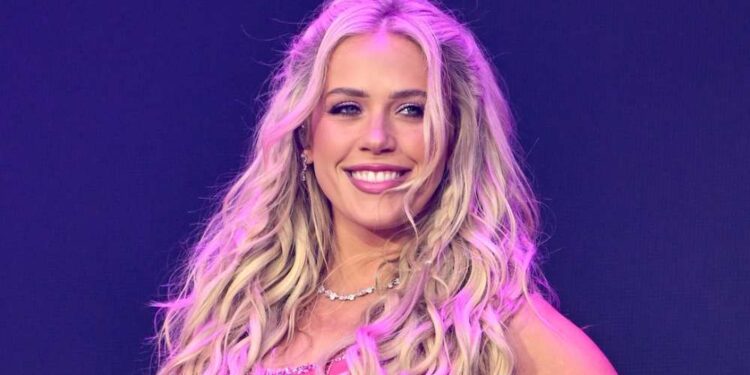 Megan Moroney прервала концерт в Денвере из-за болезни: «Я рыдаю в гримёрке»