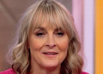 «Мне до сих пор больно»: звезда BBC Луиза Минчин рассказала о последствиях обморожения после арктической экспедиции