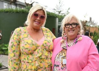 «Моё сердце разбито на миллион осколков»: звезда TOWIE Джемма Коллинз подтвердила смерть матери