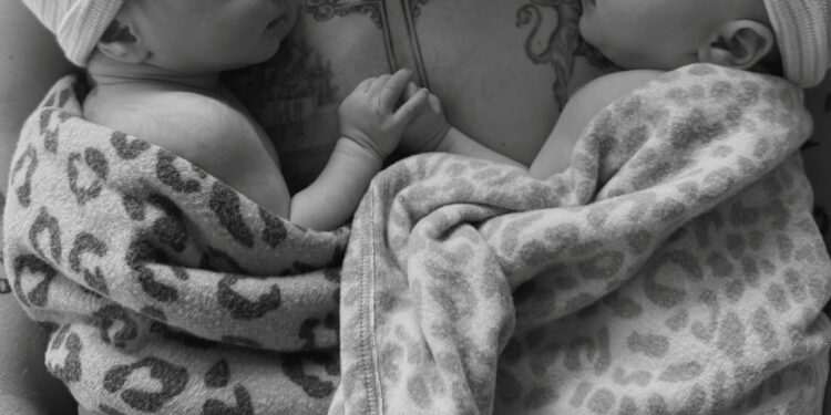 Ник Виалл и Натали Джой стали родителями двойняшек после череды выкидышей